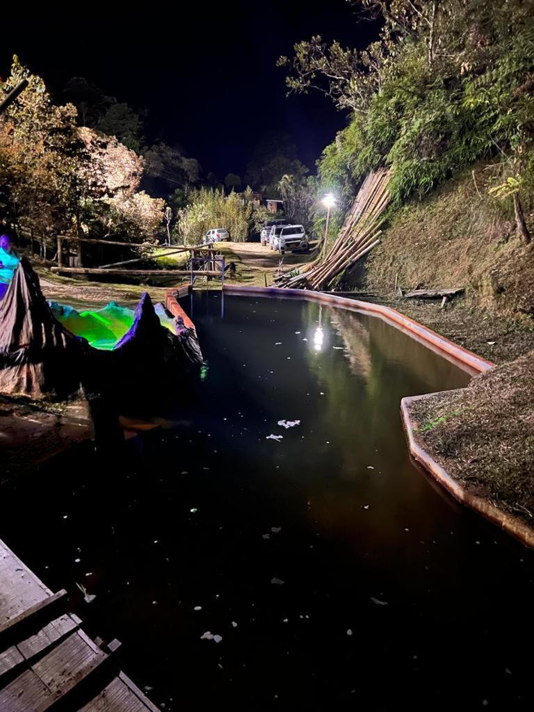 Hotel Guatape Adrianas Bambu Kültér fotó